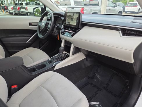 Used 2025 Toyota Corolla Cross L FWD image 13