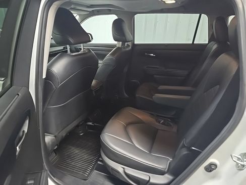 Used 2023 Toyota Highlander XLE AWD/4WD image 31