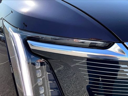 Certified 2025 Cadillac Escalade IQ Luxury 2 w/ LPO, Premium Carpet Package AWD/4WD image 31