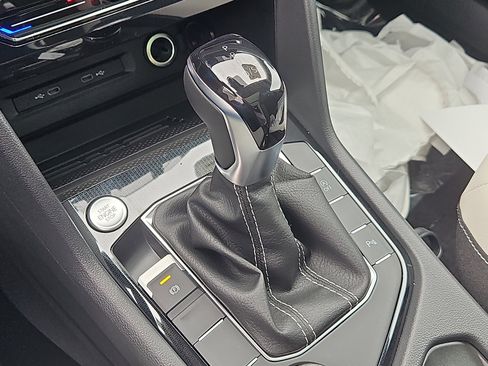 New 2026 Volkswagen Taos SE AWD/4WD image 16