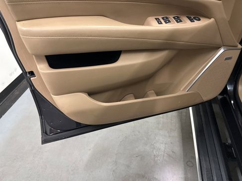 Used 2019 Cadillac Escalade Platinum image 40