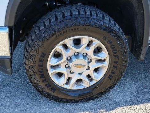 Used 2023 Chevrolet Silverado 2500 LT w/ Convenience Package image 7