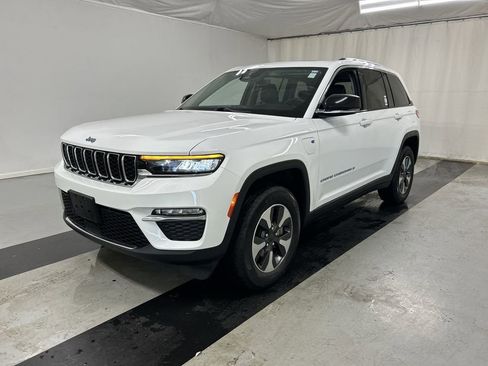 Used 2023 Jeep Grand Cherokee 4WD 4xe image 5