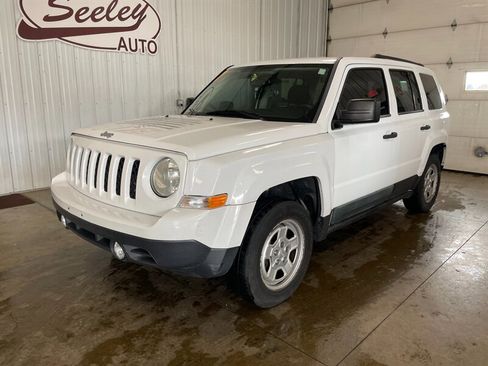 Used 2017 Jeep Patriot Sport FWD image 2