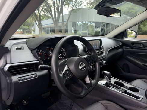 Used 2024 Nissan Altima 2.5 S FWD image 10