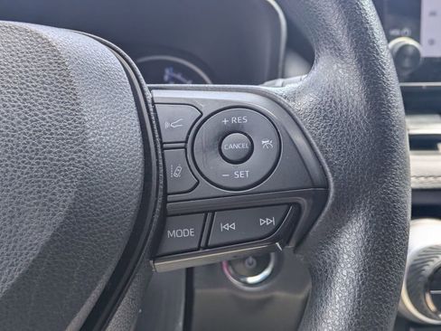 Used 2025 Toyota RAV4 XLE image 25