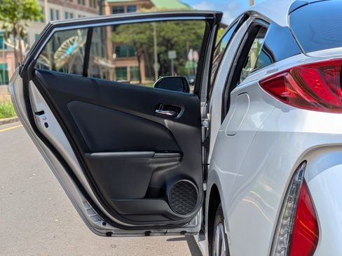 Used 2017 Toyota Prius Prime Advanced FWD image 11