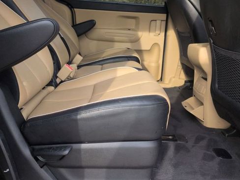 Used 2021 Kia Sedona EX image 24