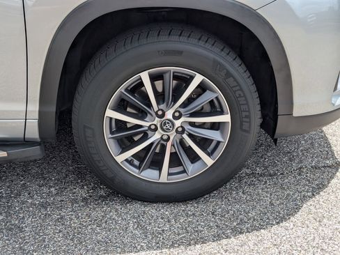 Used 2018 Toyota Highlander XLE image 6