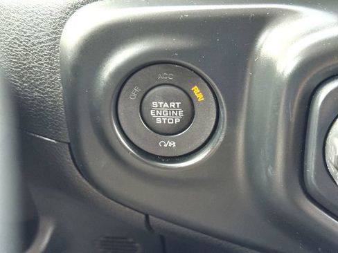 Used 2018 Jeep Wrangler Unlimited Sahara AWD/4WD image 17