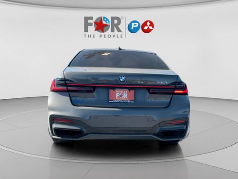 Used 2021 BMW 740i w/ M Sport Package image 4