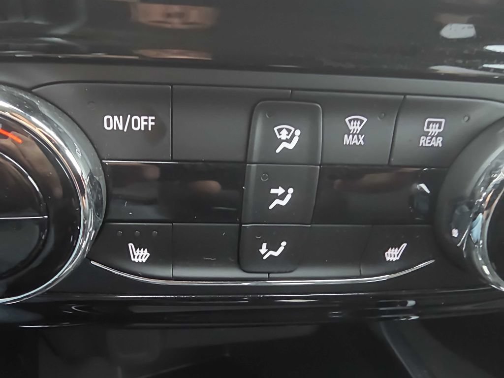 Used 2025 Chevrolet Trax ACTIV FWD image 15