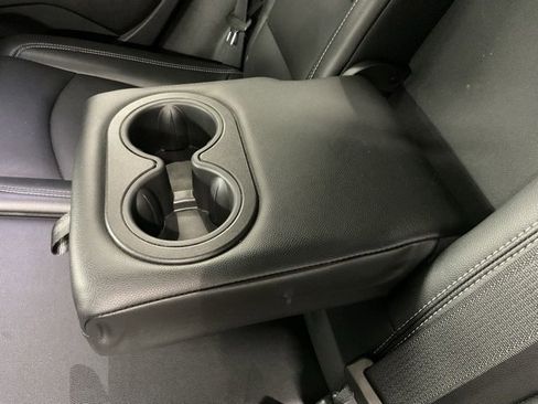 Used 2024 GMC Terrain SLT image 13