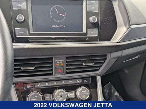 Certified 2022 Volkswagen Jetta SE w/ Panoramic Sunroof Package FWD image 17