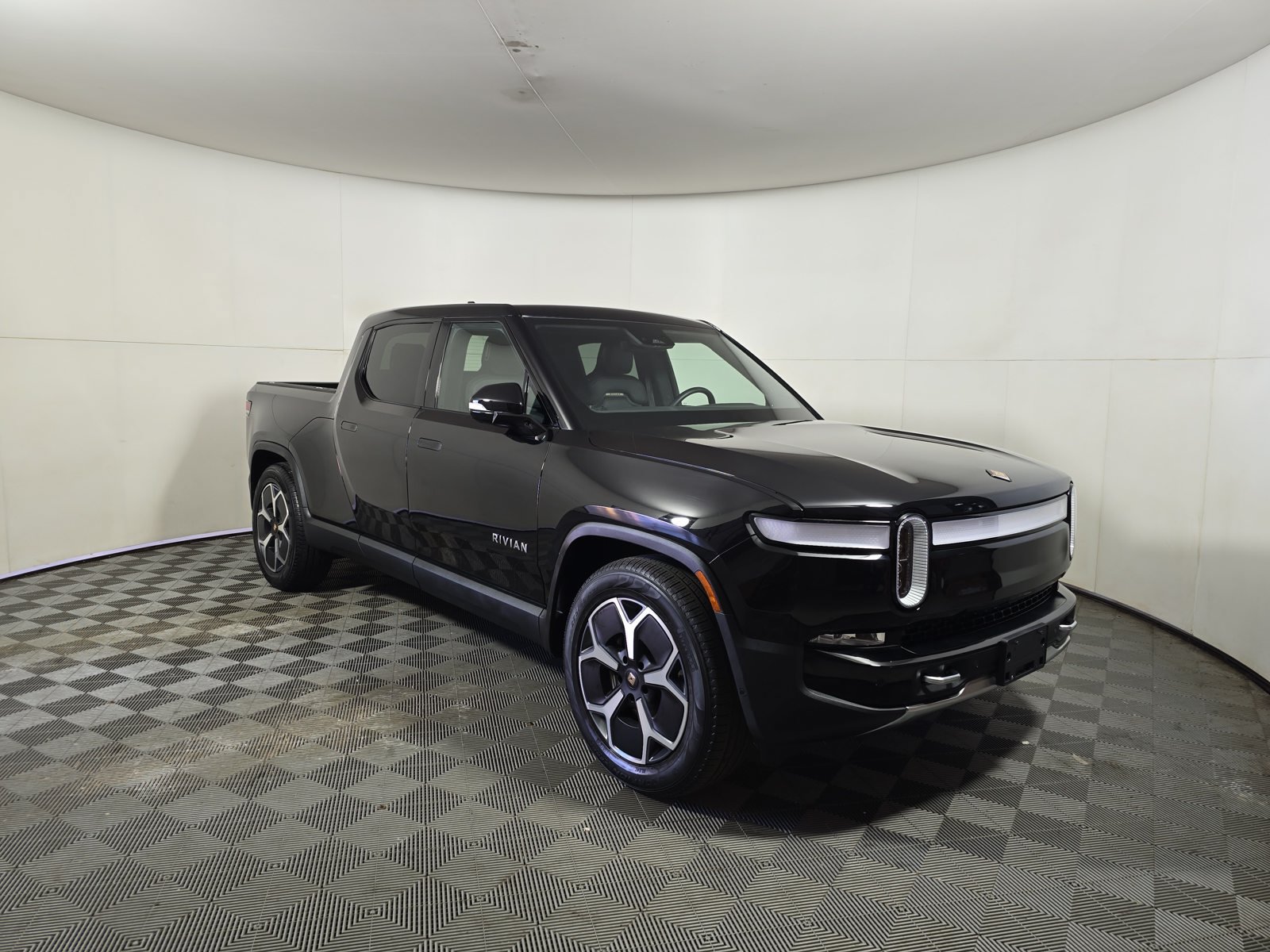Used 2023 Rivian R1T Adventure Dual AWD/4WD image 7