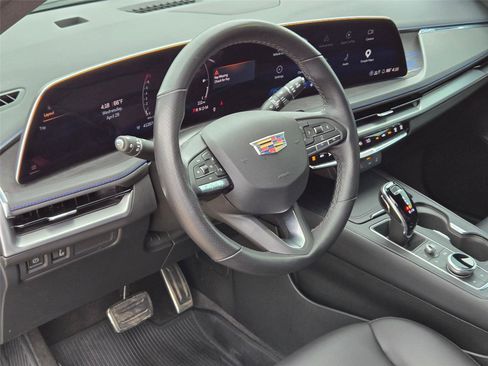 Used 2025 Cadillac XT4 Sport w/ Cold Weather Package FWD image 10