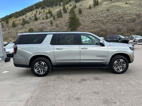 Used 2025 Chevrolet Suburban Z71 AWD/4WD image 6