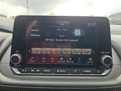 Used 2025 Nissan Rogue SV w/ SV Premium Package FWD image 26