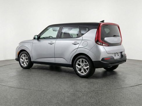 Used 2025 Kia Soul LX w/ LX Technology Package FWD image 6