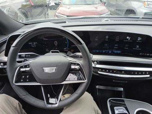 Used 2024 Cadillac Lyriq Sport AWD/4WD image 7