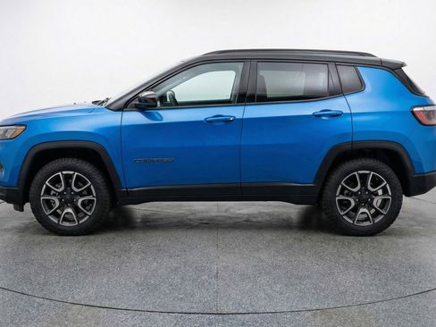 Used 2025 Jeep Compass Trailhawk image 5