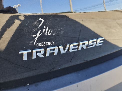 Used 2018 Chevrolet Traverse LT image 15