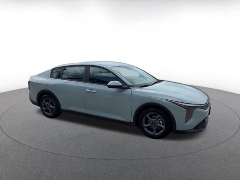 Used 2025 Kia K4 LXS image 2