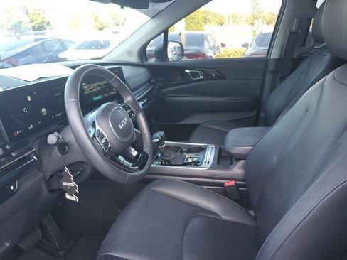 Certified 2025 Kia Carnival SX Prestige FWD image 19