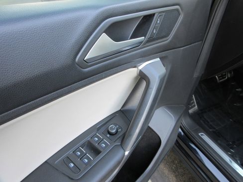Used 2020 Volkswagen Tiguan SE R-Line AWD/4WD image 29