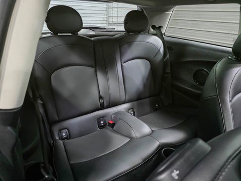 Used 2023 MINI Cooper 2-Door Hardtop image 16