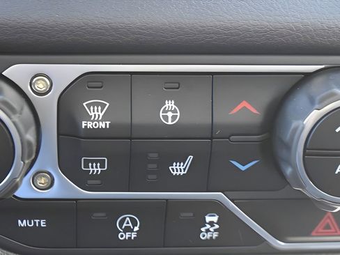 New 2025 Jeep Gladiator Sport image 39