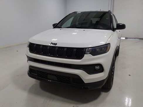 Used 2023 Jeep Compass Latitude w/ Convenience Group AWD/4WD image 15