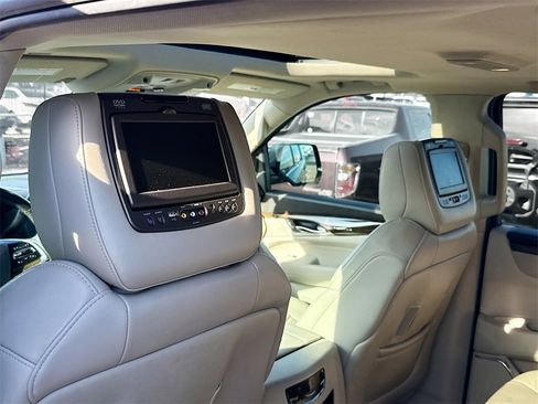 Used 2018 Cadillac Escalade Luxury image 28