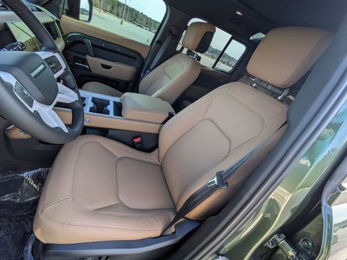 New 2026 Land Rover Defender 110 X-Dynamic SE image 20