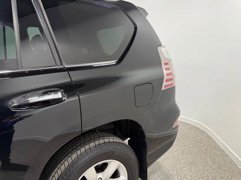 Used 2016 Lexus GX 460 w/ Navigation Package AWD/4WD image 13