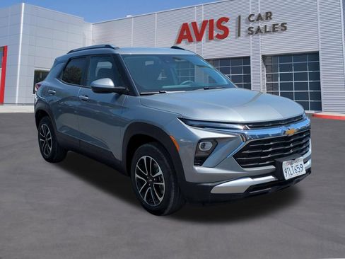 Used 2025 Chevrolet TrailBlazer LT AWD/4WD image 3