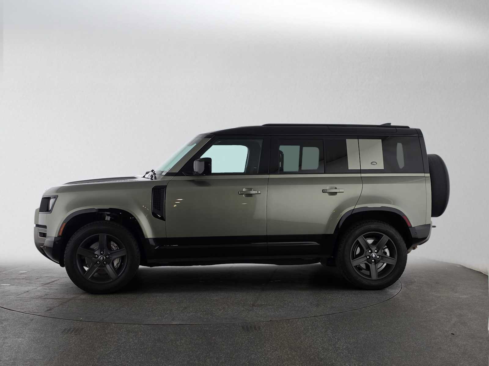 Used 2024 Land Rover Defender 110 X-Dynamic SE AWD/4WD image 2