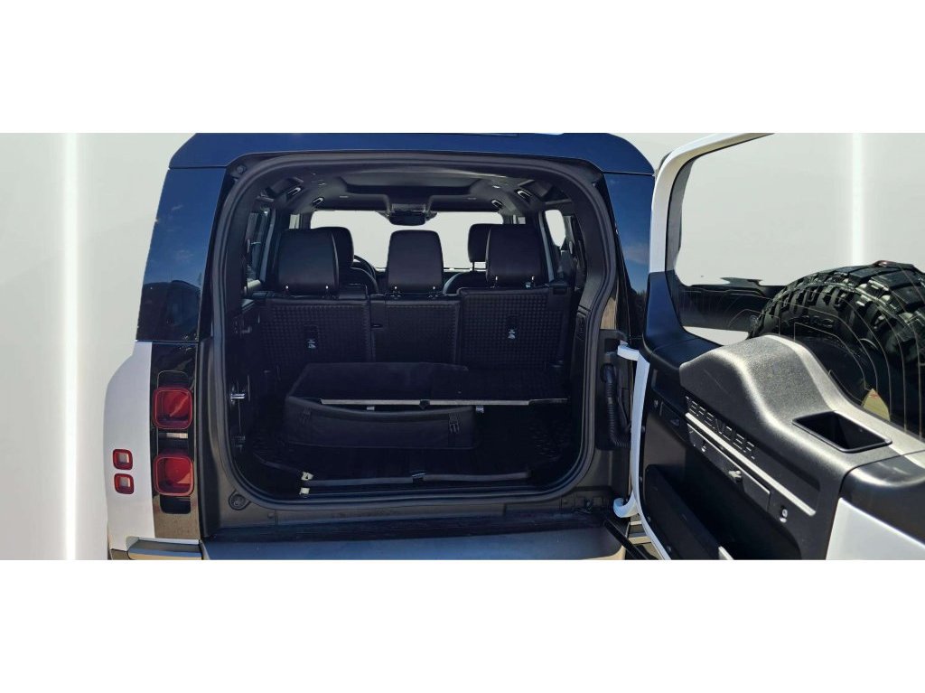 Used 2021 Land Rover Defender 110 X-Dynamic SE AWD/4WD image 40
