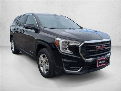 Used 2024 GMC Terrain SLE image 3