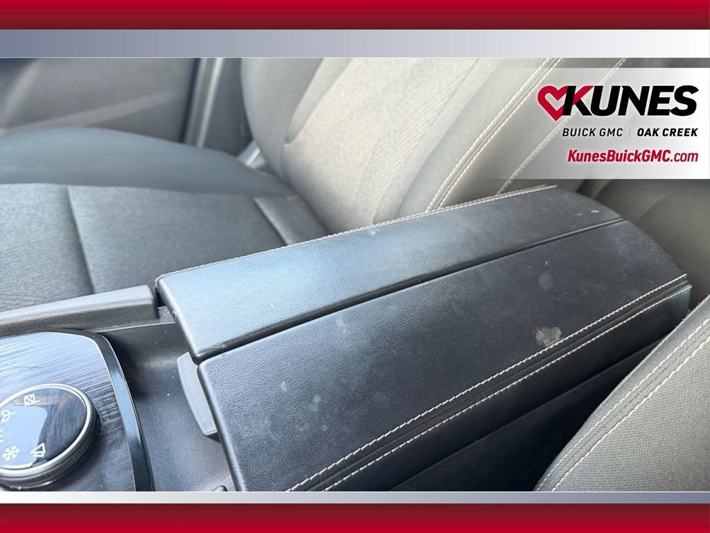 Used 2025 Nissan Rogue SV AWD/4WD image 30