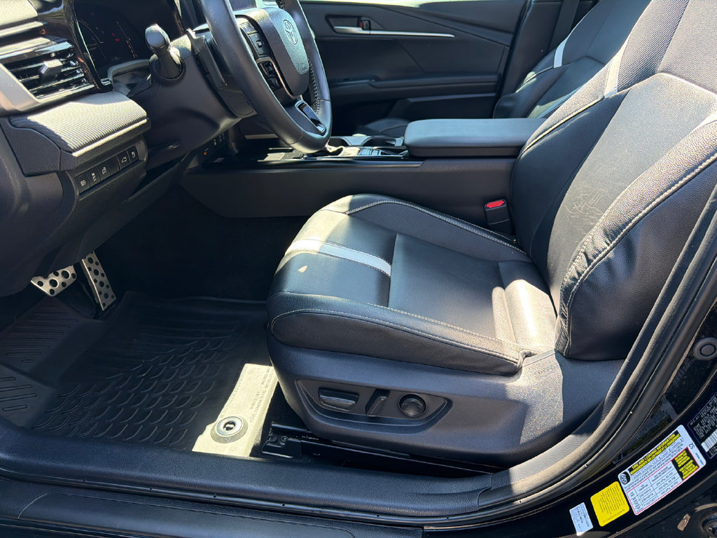 Used 2025 Toyota Camry SE w/ Convenience Package FWD image 11