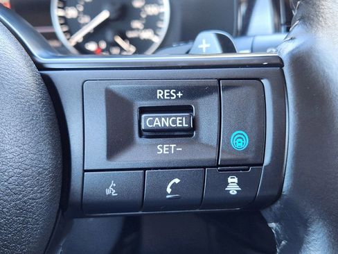 Used 2025 Nissan Pathfinder SV image 21