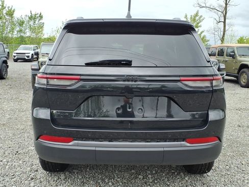 New 2026 Jeep Grand Cherokee Altitude AWD/4WD image 3