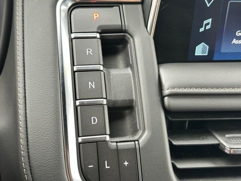 Used 2024 Chevrolet Tahoe High Country w/ Advanced Technology Package image 17