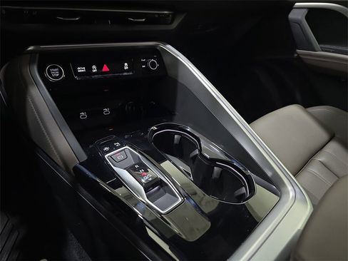 Certified 2025 Audi Q5 Prestige w/ 20" Wheel Package image 27