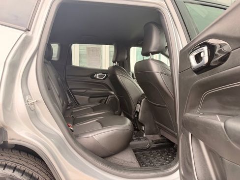 Used 2023 Jeep Compass Latitude AWD/4WD image 18