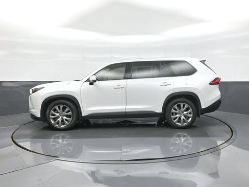 Certified 2024 Toyota Grand Highlander AWD image 4