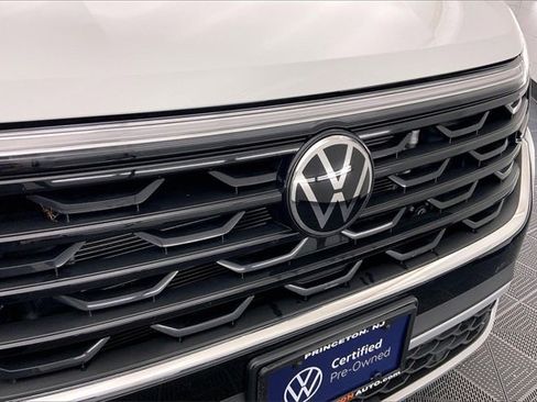 Used 2025 Volkswagen Atlas Cross Sport SE image 29