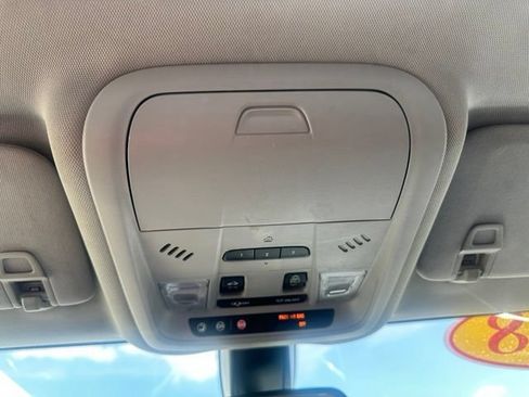 Used 2018 Chevrolet Equinox LT w/ Sun & Infotainment Package FWD image 30