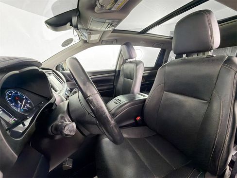 Used 2017 Toyota Highlander Limited image 21